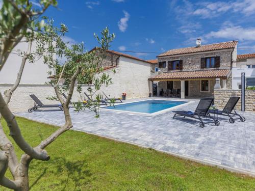 Holiday Home Stara hiža by Interhome — 4-Star Luxury Hotel in Liznjan, Croatia