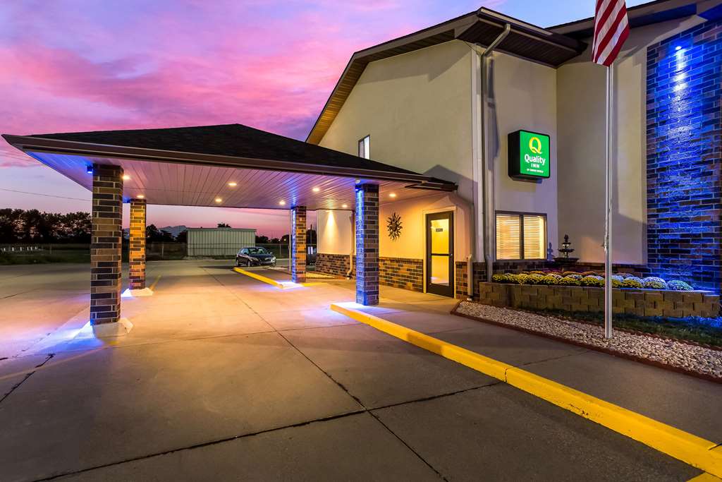 Quality Inn Galesburg near US Highway 34 and I 74 - photo 7