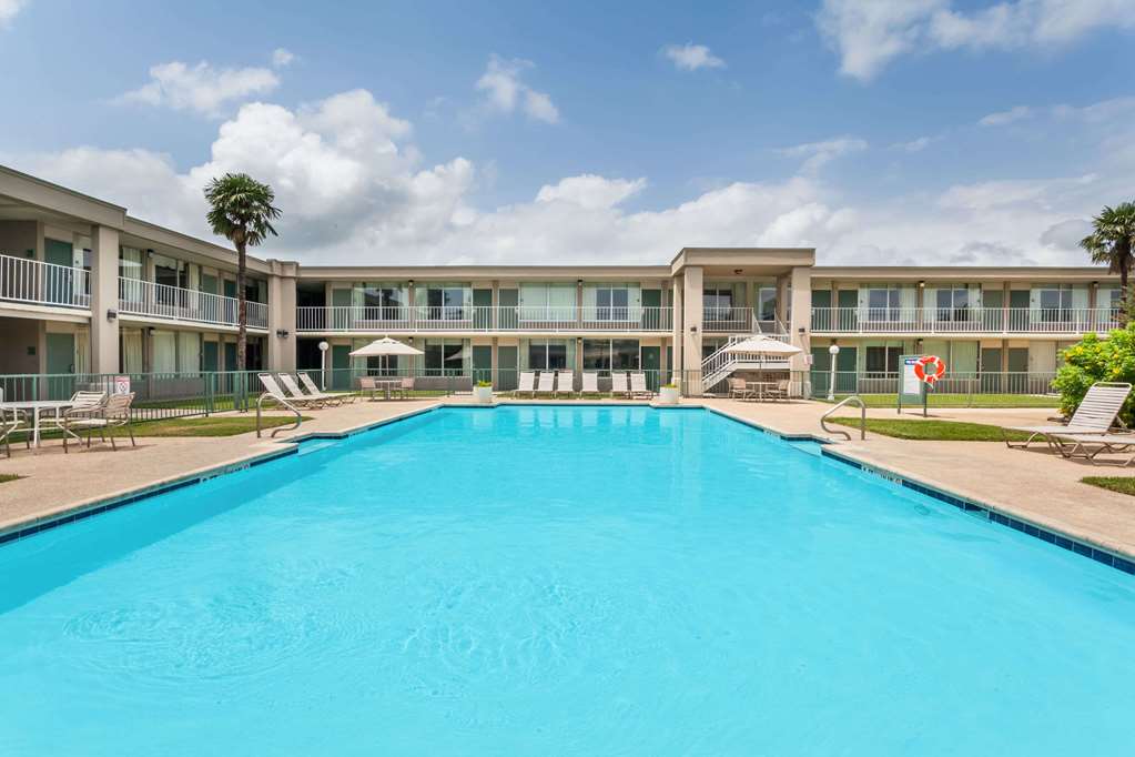 Days Inn by Wyndham Seguin TX - featured photo