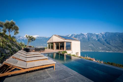 Villa Arias lake view — 4-Star Luxury Hotel in Pieve, Italy