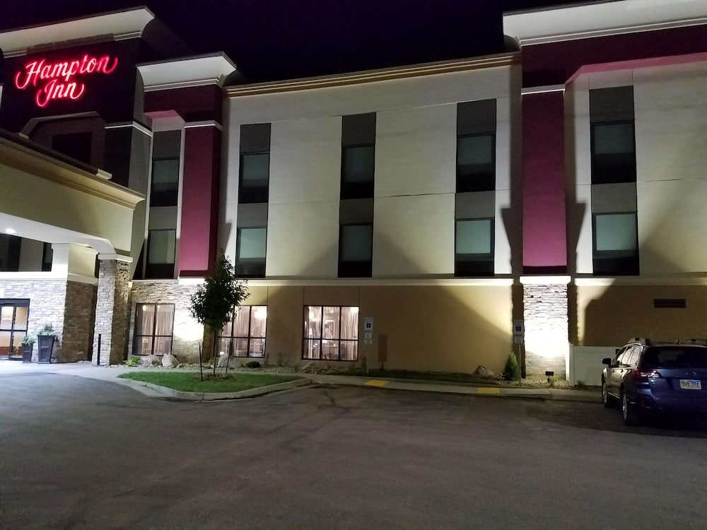 Hampton Inn Bismarck - photo 41