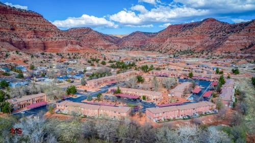 Kanab Townhome Pool and Hot Tub Pets OK in Kanab, United States