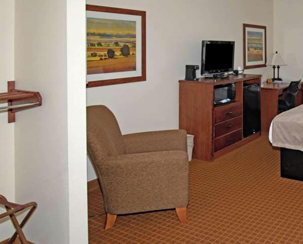Park View Inn & Suites Hoisington - photo 9