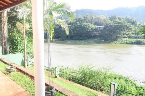 Riverview Glass Room - carbon neutral hotel in Kandy