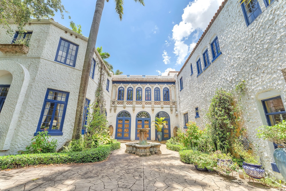 Young Mansion - photo 142