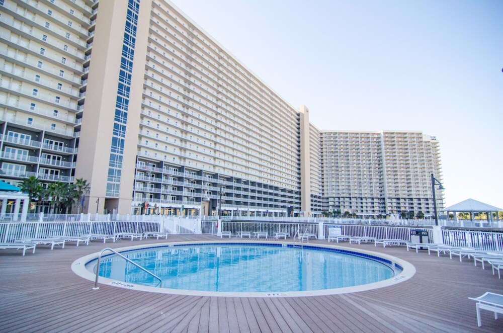 Laketown Wharf by Royal American Beach Getaways — hotel in Panama City Beach
