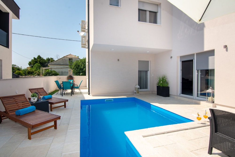 Apartment Cosic — 4-Star Luxury Hotel in Vir, Croatia