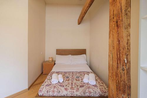 Bright 3BR Apartment in Old Tbilisi by Wehost