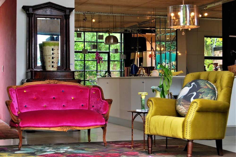 The Bright House Villa — 4-Star Luxury Hotel in Oudtshoorn, South Africa