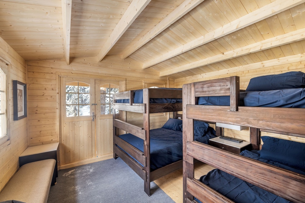 Lichen Huts - carbon neutral hotel in Minturn
