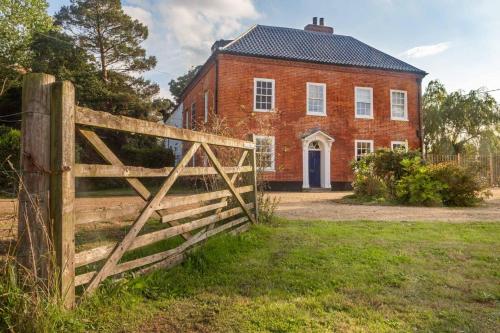 Host & Stay Mill House — 4-Star Luxury Hotel in East Dereham, United Kingdom