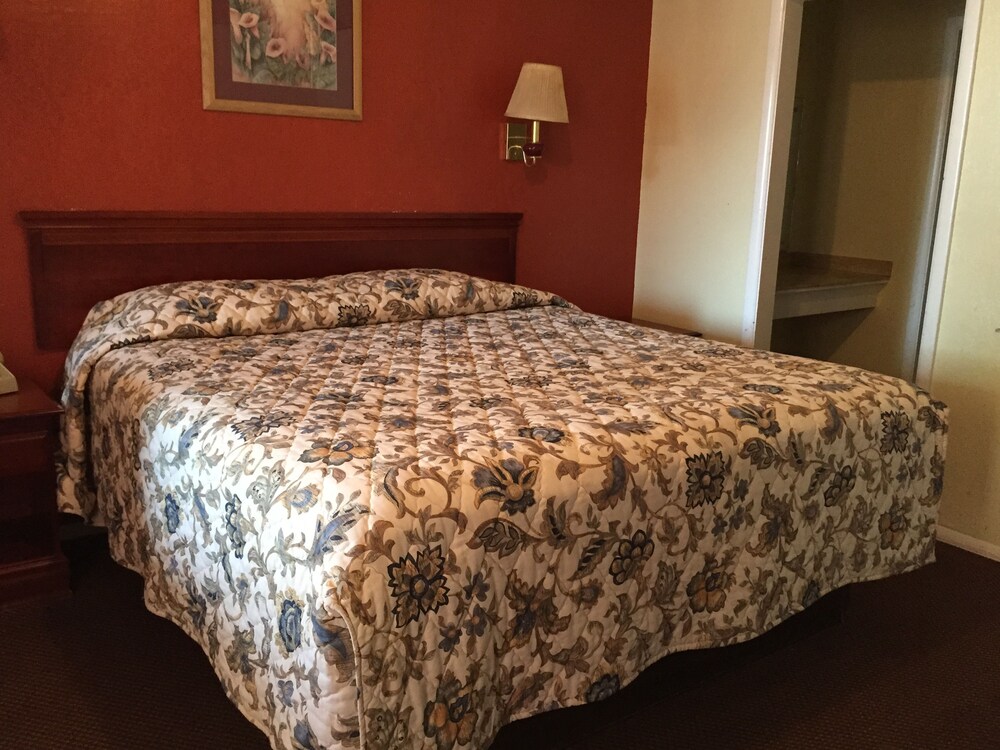 Economy Inn — Ada — photo 4