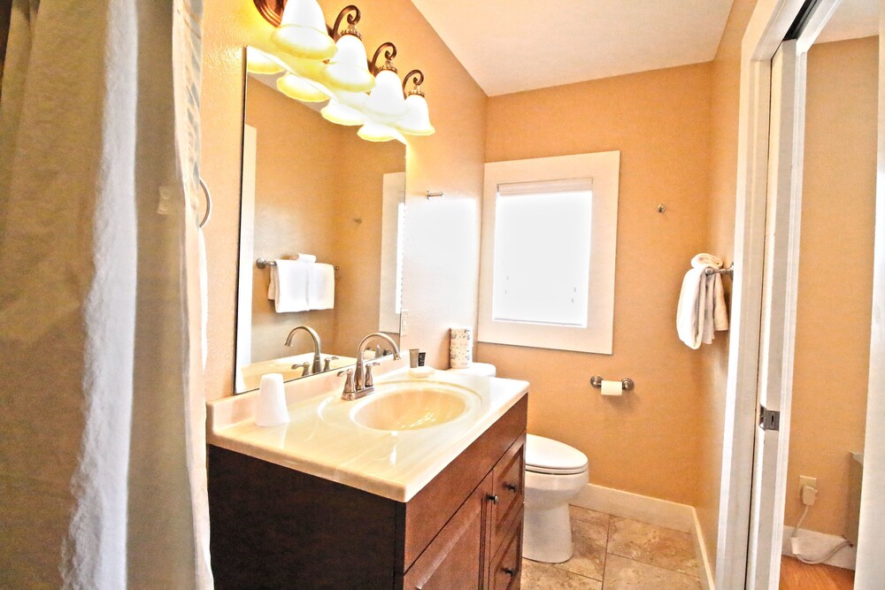 Peach Tree Inn & Suites - photo 40