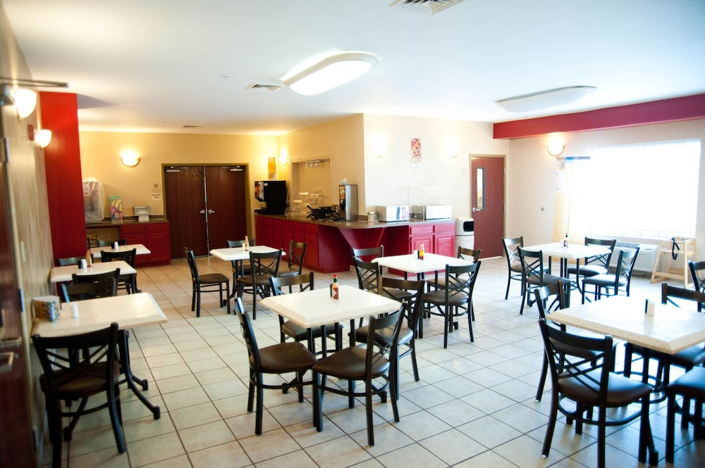 Quality Inn & Suites Airport - photo 32