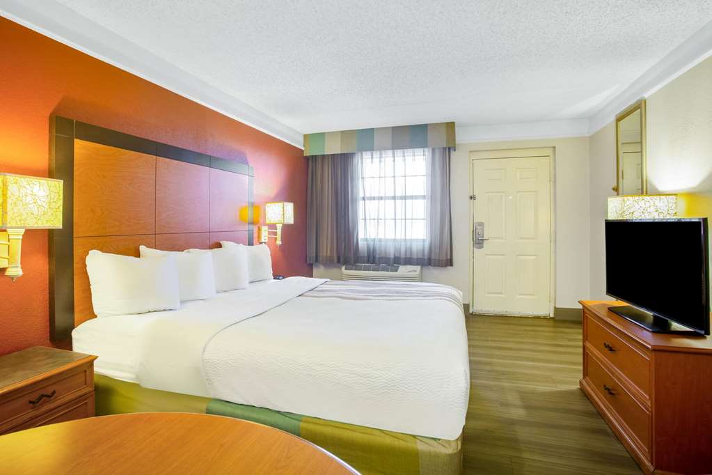 La Quinta Inn by Wyndham Victoria - photo 34