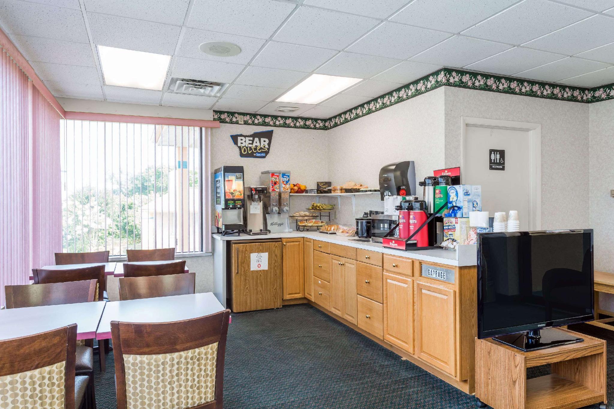 Travelodge by Wyndham Ridgeway Martinsville Area - photo 18