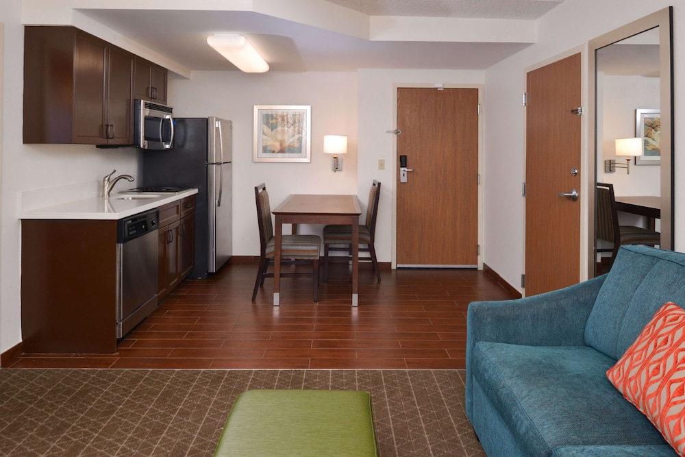 Hampton Inn & Suites Pueblo Southgate - photo 25