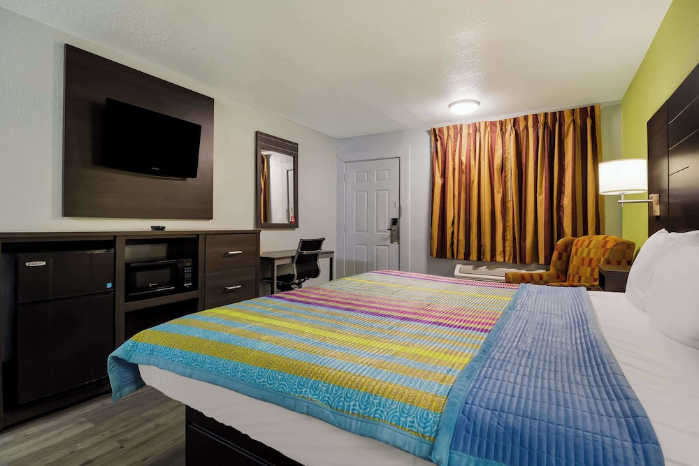 Rodeway Inn Conference Center - photo 22