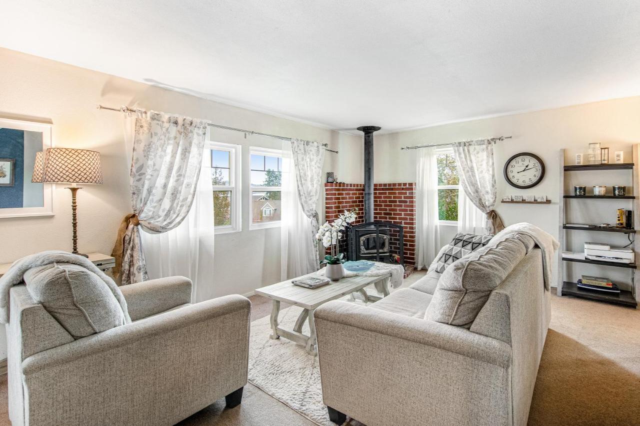 Bella Bella Beach Cottage 17925502 — Gig Harbor