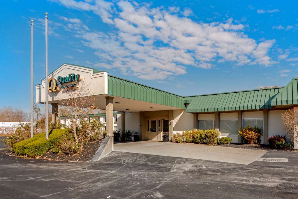 Quality Inn & Suites New Hartford Utica - photo 2