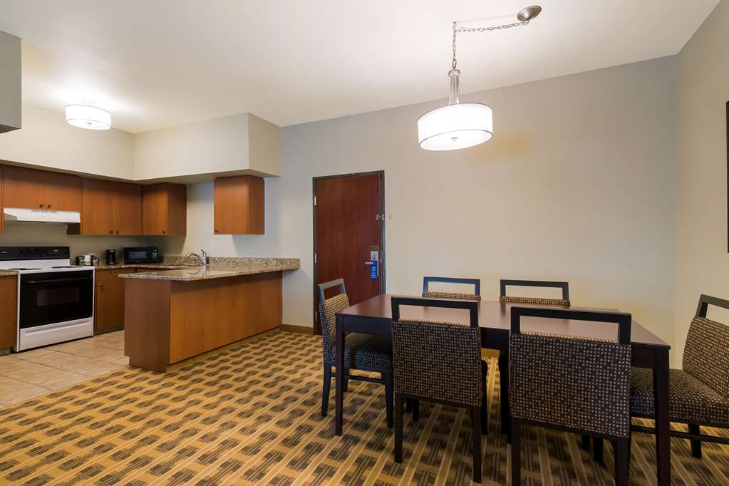 Best Western University Inn & Suites - photo 31
