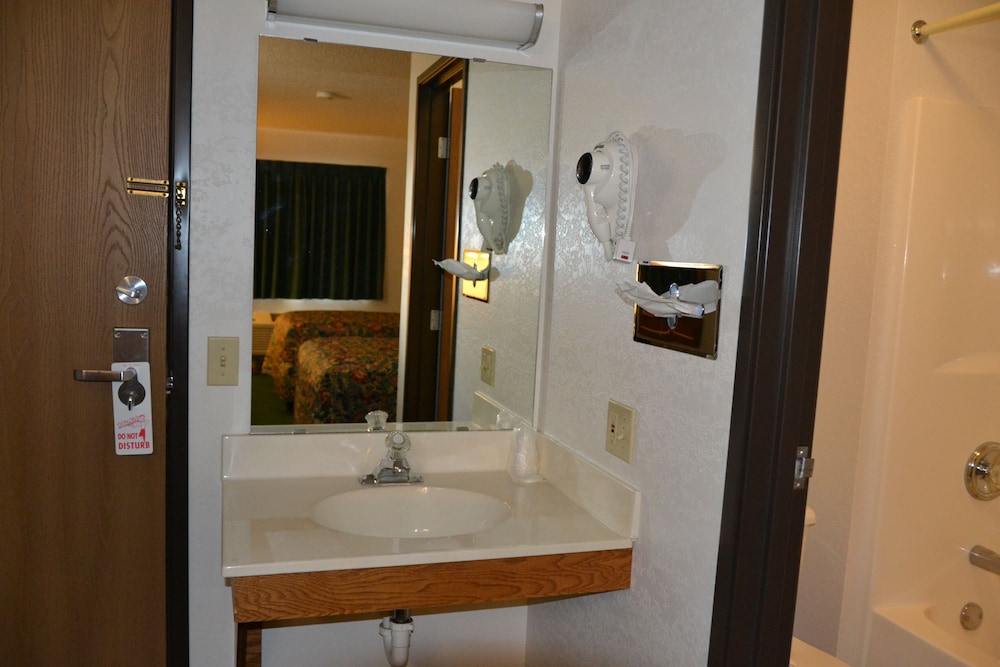 Carrington Inn & Suites - photo 24