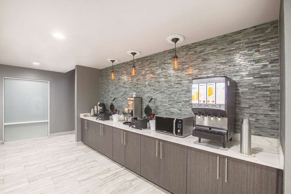 La Quinta Inn & Suites by Wyndham Kingsville - photo 27