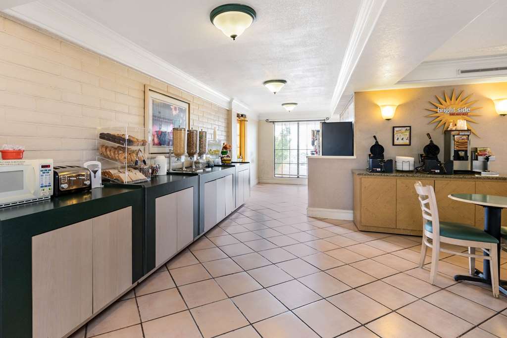 La Quinta Inn by Wyndham El Paso West - photo 22