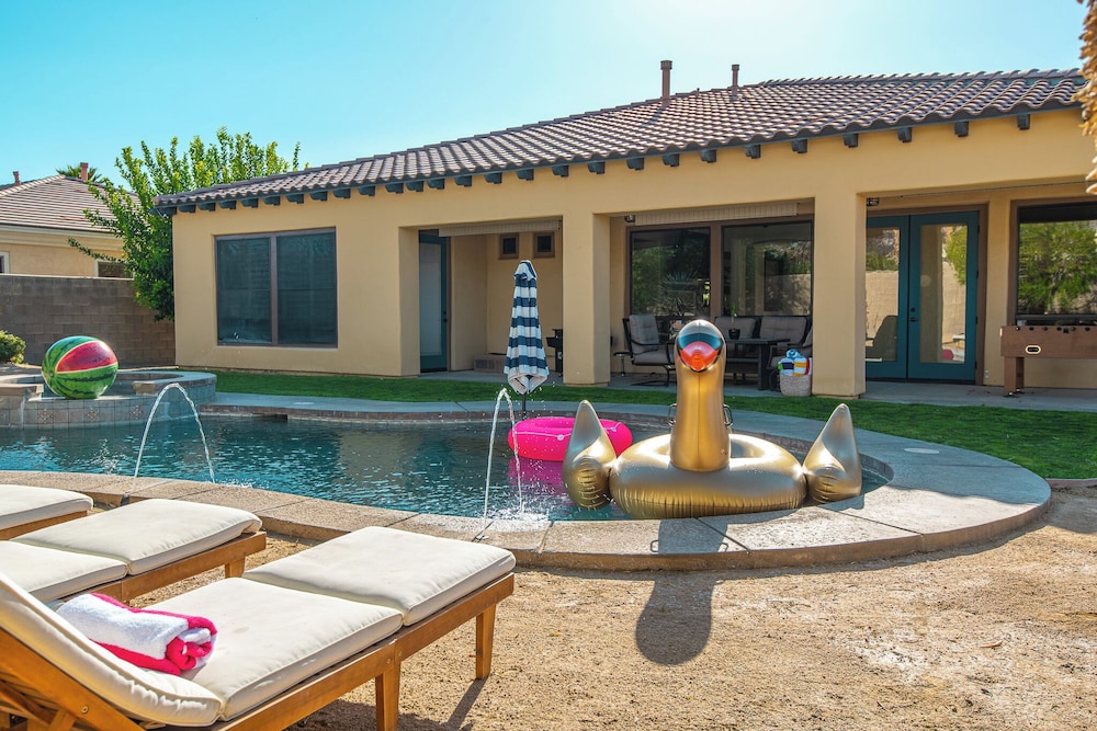 Luxury Resort Style Living w Pool & Jacuzzi - photo 30