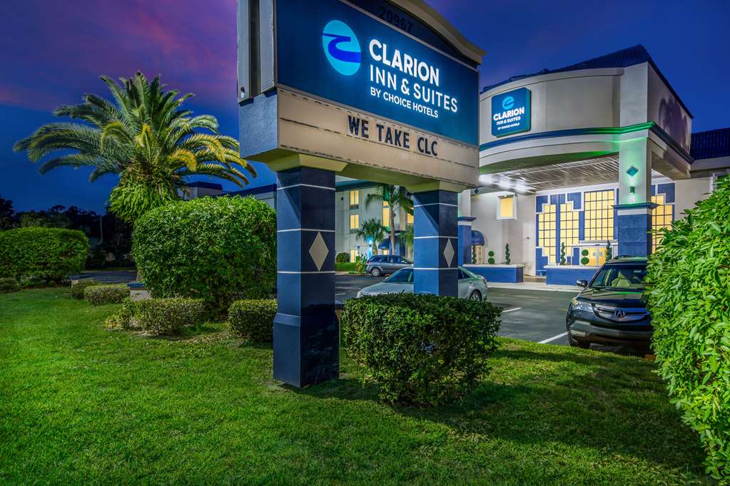 Clarion Inn & Suites Central Clearwater Beach - photo 3