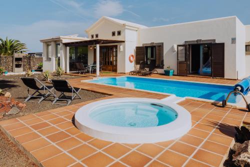 Villa Marina Deluxe & Spa Pool — 5-Star Luxury Hotel in Yaiza, Spain