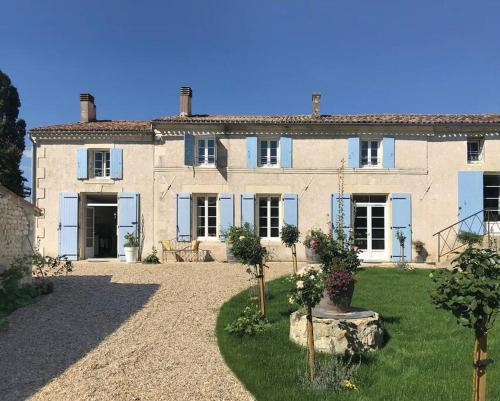 Très Jolie in Unknown City, France