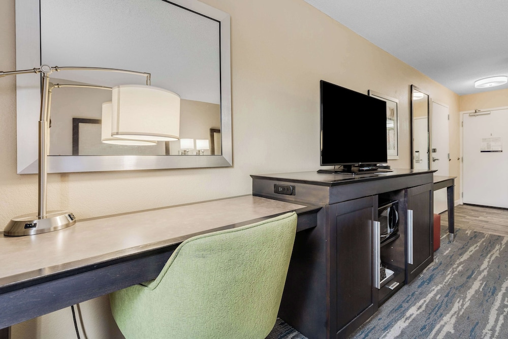 Hampton Inn & Suites Memphis Wolfchase Galleria - photo 19