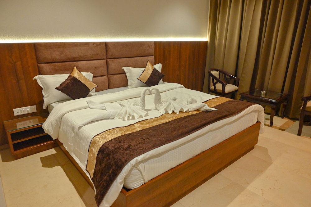 M D Farms Resorts — Mathura