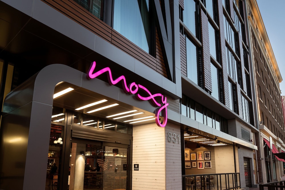 Moxy San Diego Downtown Gaslamp Quarter - photo 2