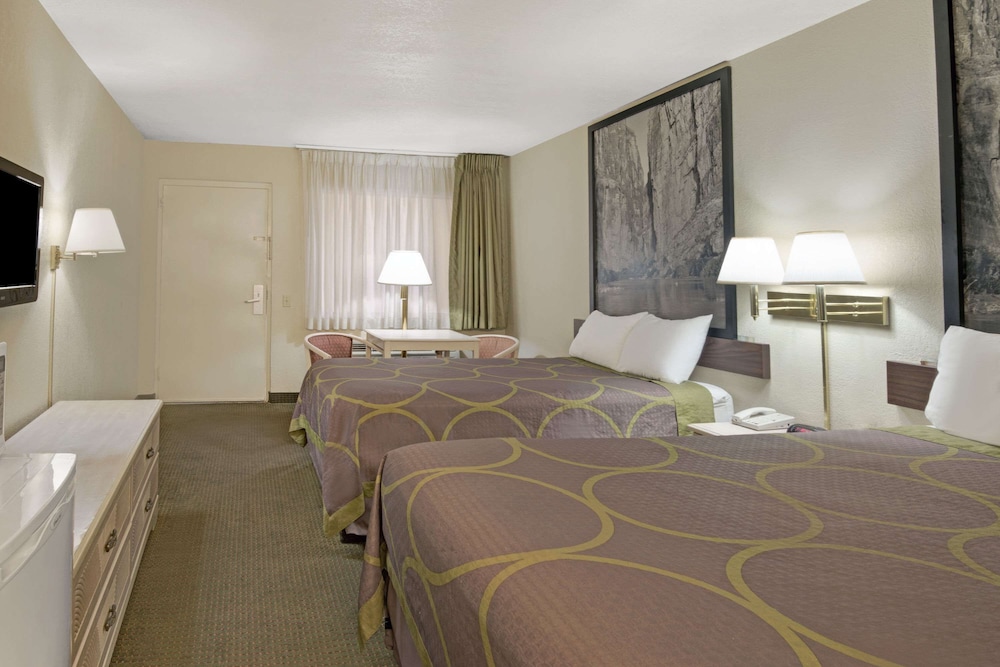 Super 8 by Wyndham El Paso Airport - photo 10