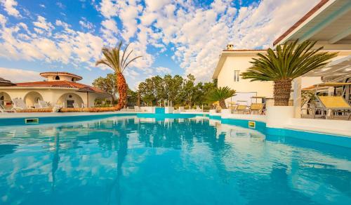 Family Beach Resort Il Girasole — hotel in Mondolfo