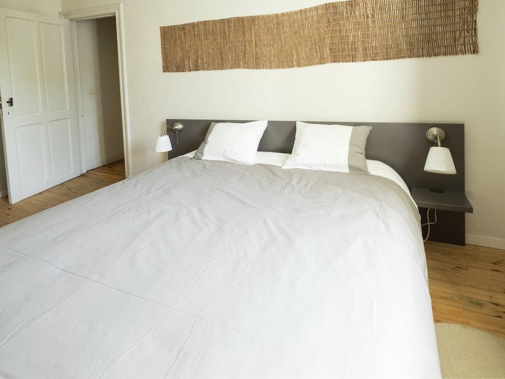 Modern Mansion in Hasti re par del With Private Pool — hotel in Hastiere-Lavaux