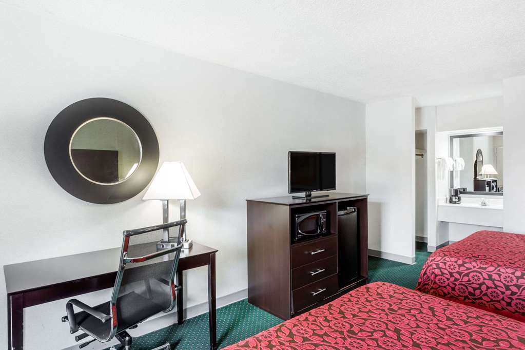 Days Inn by Wyndham Hendersonville - photo 7