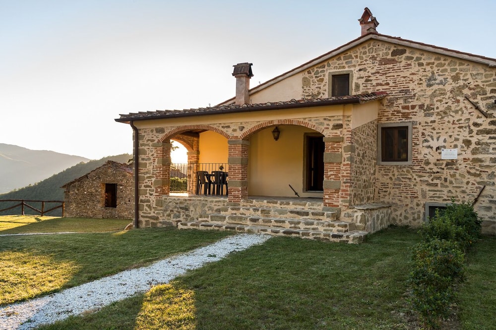 Borgo Macereto — 4-Star Luxury Hotel in Dicomano, Italy
