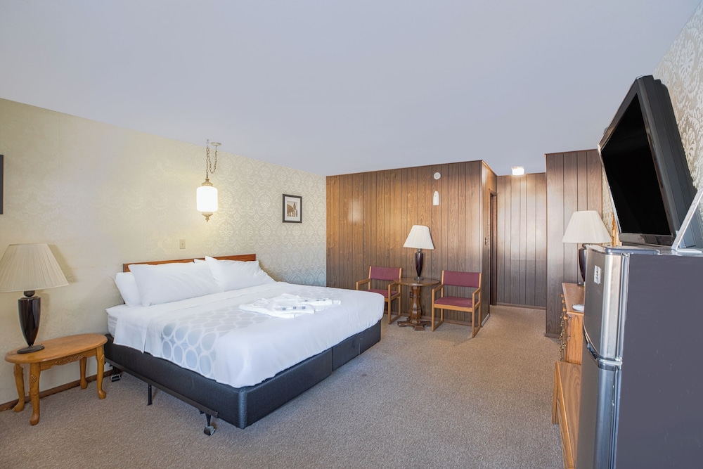 Love Hotels Tomahawk by OYO at Lake Mohawksin WI - photo 16