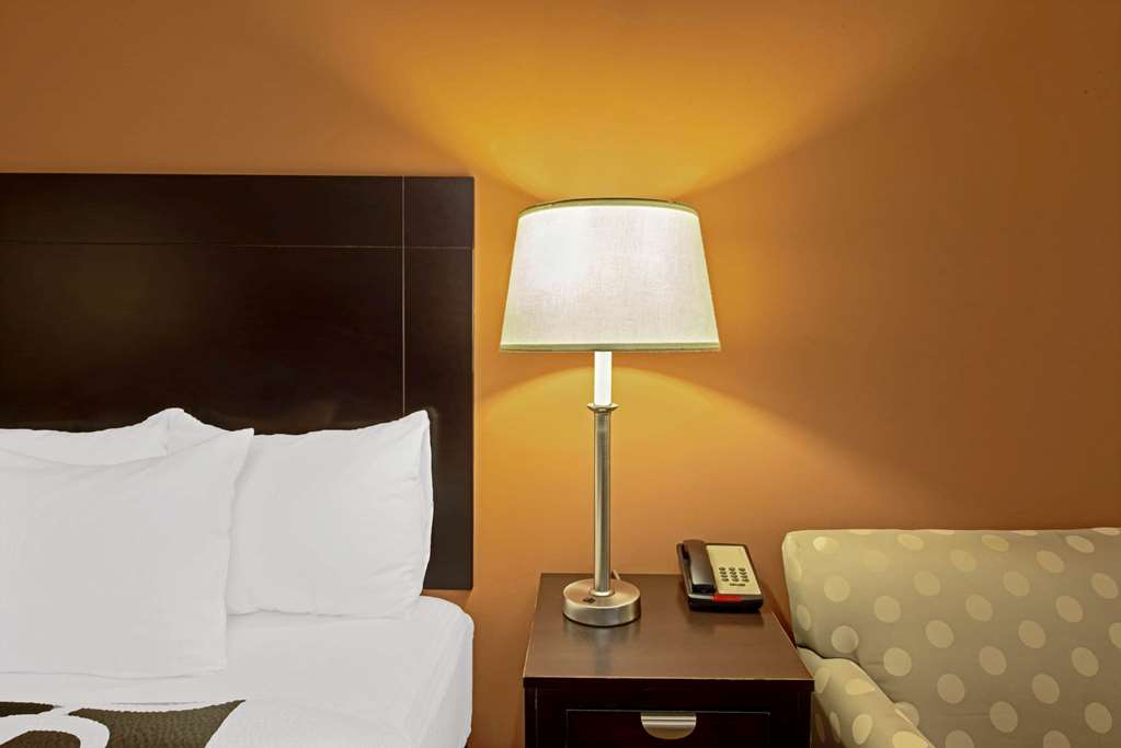 La Quinta Inn & Suites by Wyndham Port Arthur - photo 18