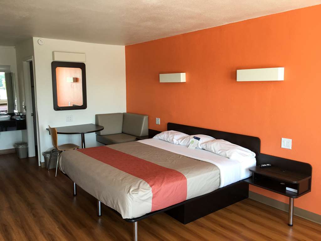 Motel 6 Connellys Springs NC - photo 4