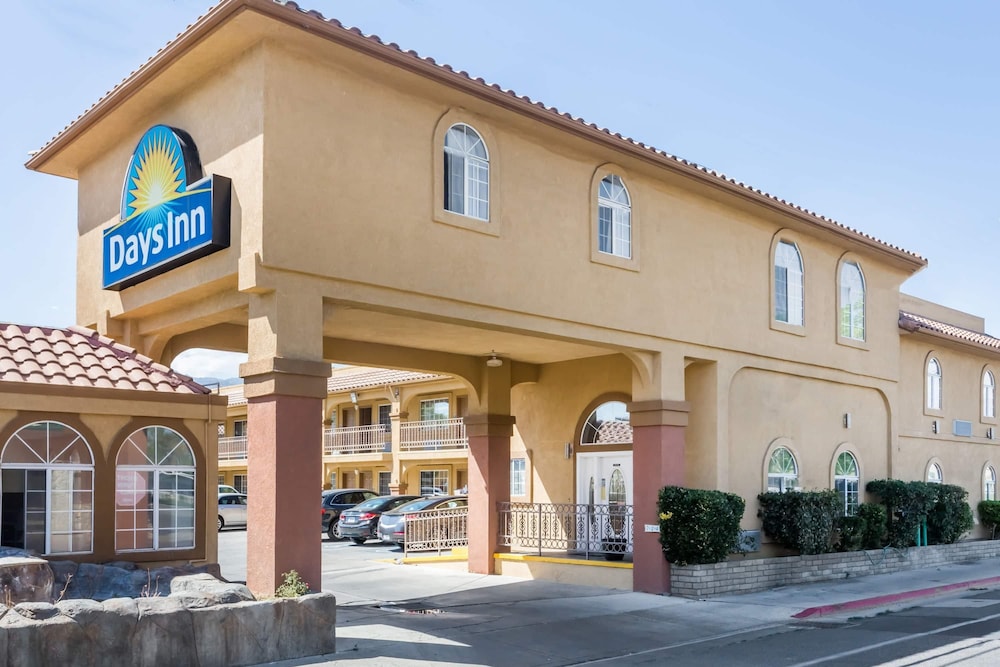 Days Inn by Wyndham Bishop - carbon neutral hotel in Bishop