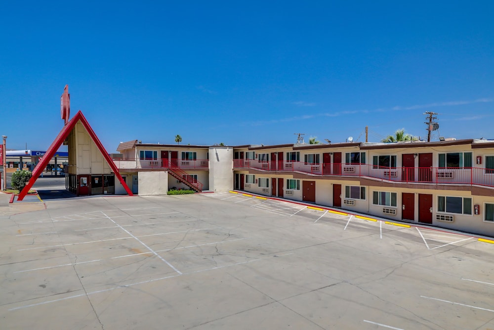 Red Roof Inn Needles - carbon neutral hotel in Needles