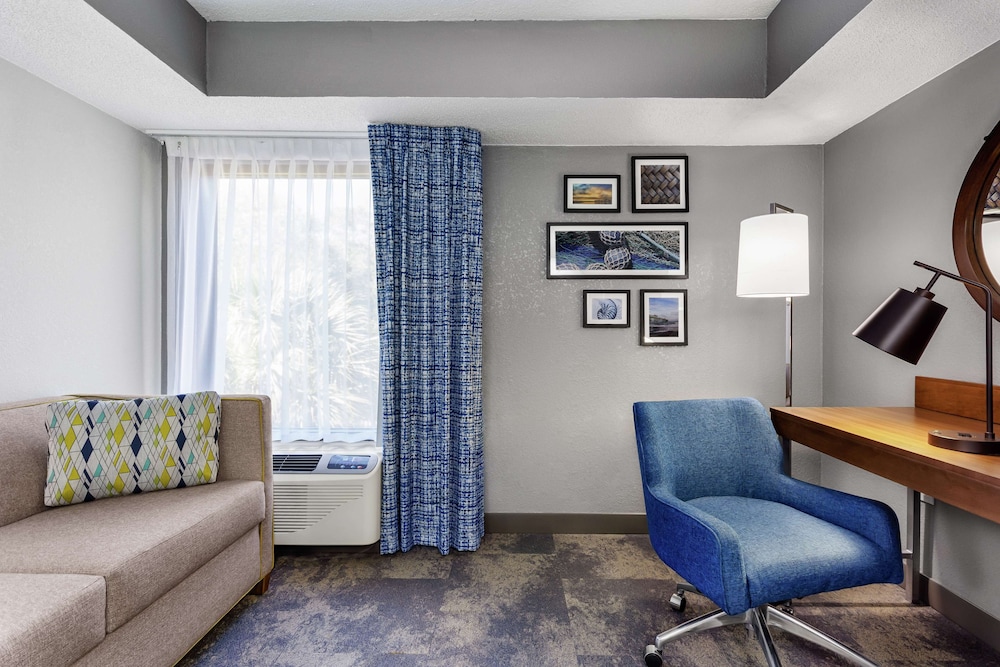 Hampton Inn Amelia Island at Fernandina Beach - photo 6