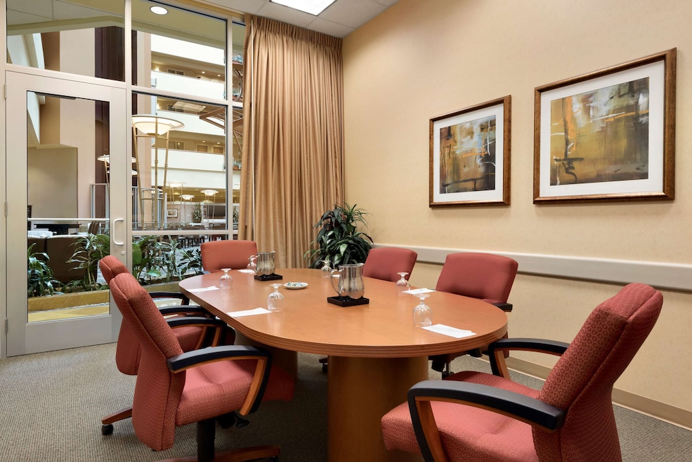 Embassy Suites Omaha La Vista Hotel & Conference Center - photo 52