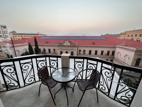 2BR Apartment in Downtown Rustaveli Residence
