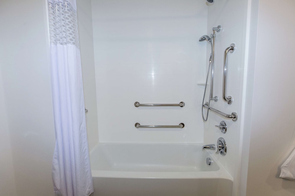 Hampton Inn & Suites Syracuse North Airport Area - photo 49