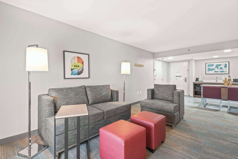 Hampton Inn Columbus North - photo 26
